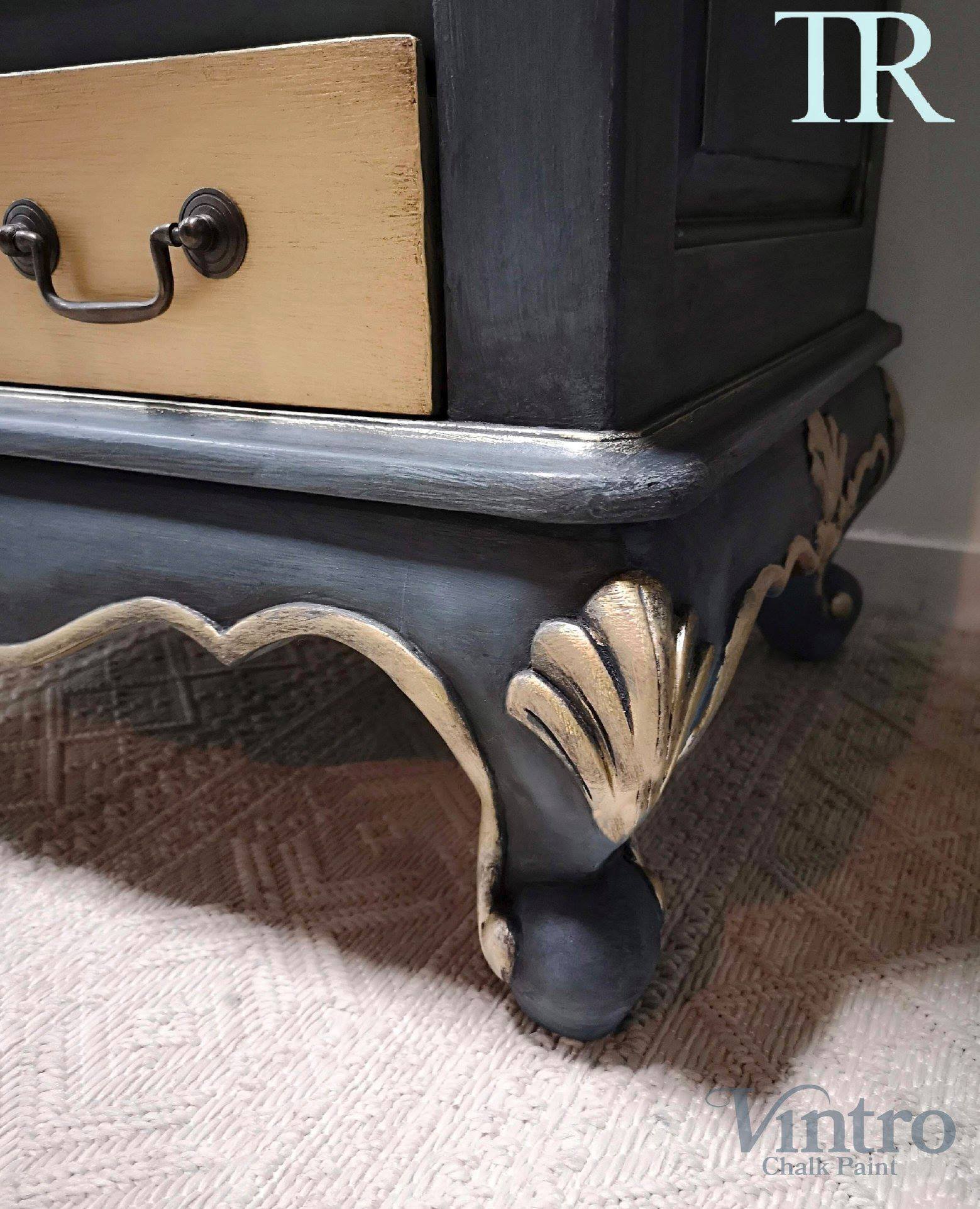 Chiswick House with Vintro Gold Metallic