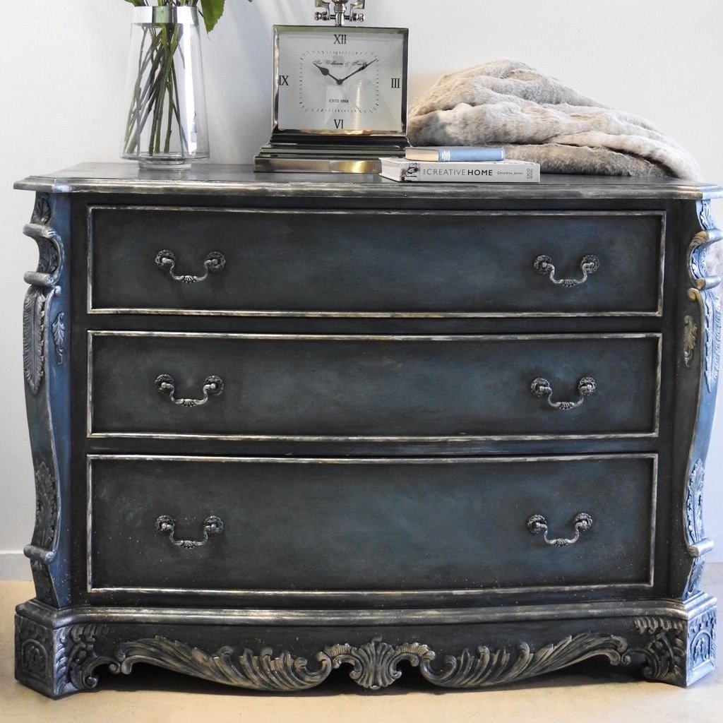 Application of a Vintro coloured wax over a piece of furniture