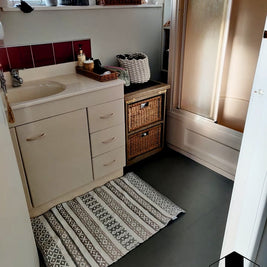 Painted Tiles: Hallway & Bathroom makeover by Jen S