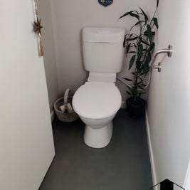Painted Tiles: Hallway & Bathroom makeover by Jen S